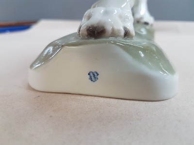 26953221f - Porzellanfigur, Nymphenburg, großer Jagdhund, 20. Jh., Entwurf Hans Behrens, ...