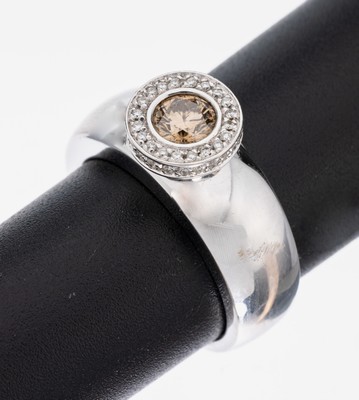Image 18 kt Gold Brillant-Ring, WG 750/000, aufgesetzter Ringkopf bes. mit einem Brillant ca. ...
