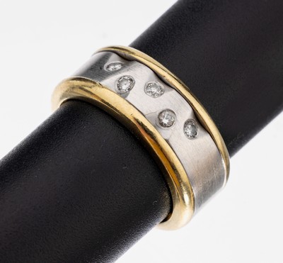 Image 26953243 - 18 kt Gold Brillant-Ring, GG/WG 750/000 (gepr.), 5 in WG gefasste Brillanten zus. ca. ...