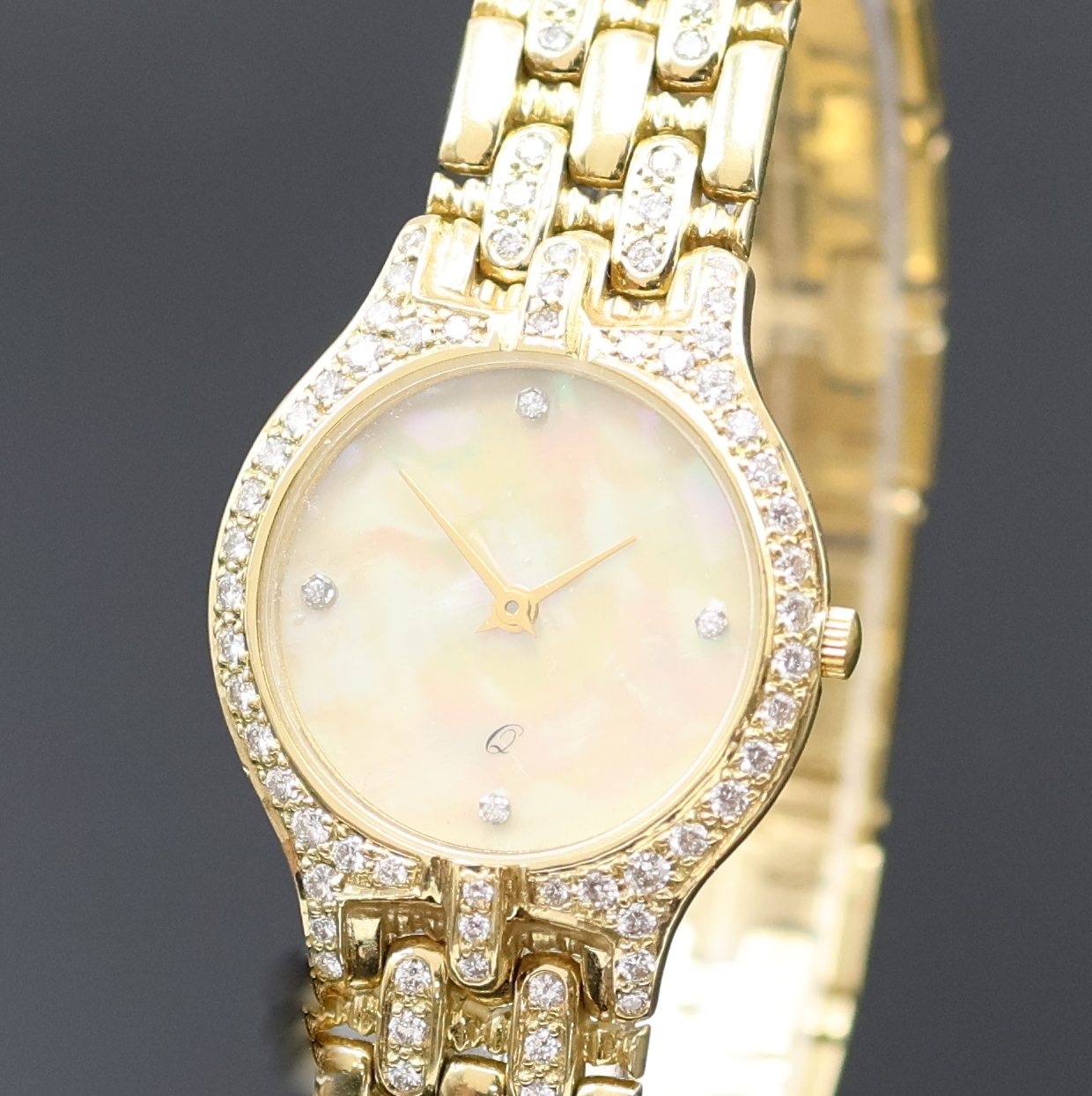 Detail a: Damenarmbanduhr in GG 750/000 mit Diamanten, Schweiz/Deutschland um 1990, massives Goldgeh. inkl. Gliederband, Lünette wie Band aufw. m. Diamanten ...