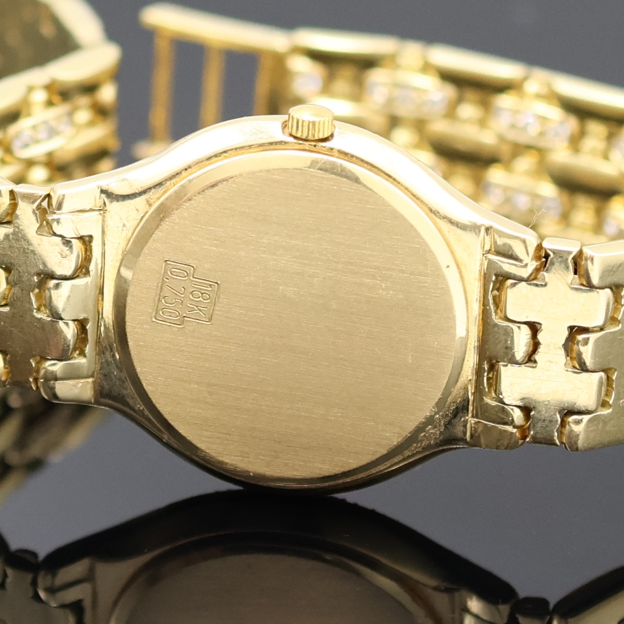 Detail e: Damenarmbanduhr in GG 750/000 mit Diamanten, Schweiz/Deutschland um 1990, massives Goldgeh. inkl. Gliederband, Lünette wie Band aufw. m. Diamanten ...