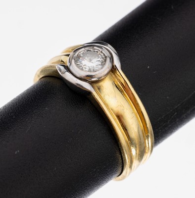 Image 26953350 - 18 kt Gold Brillant-Ring, GG/WG 750/000, in WG gefasster Brillant ca. 0.24 ct ...