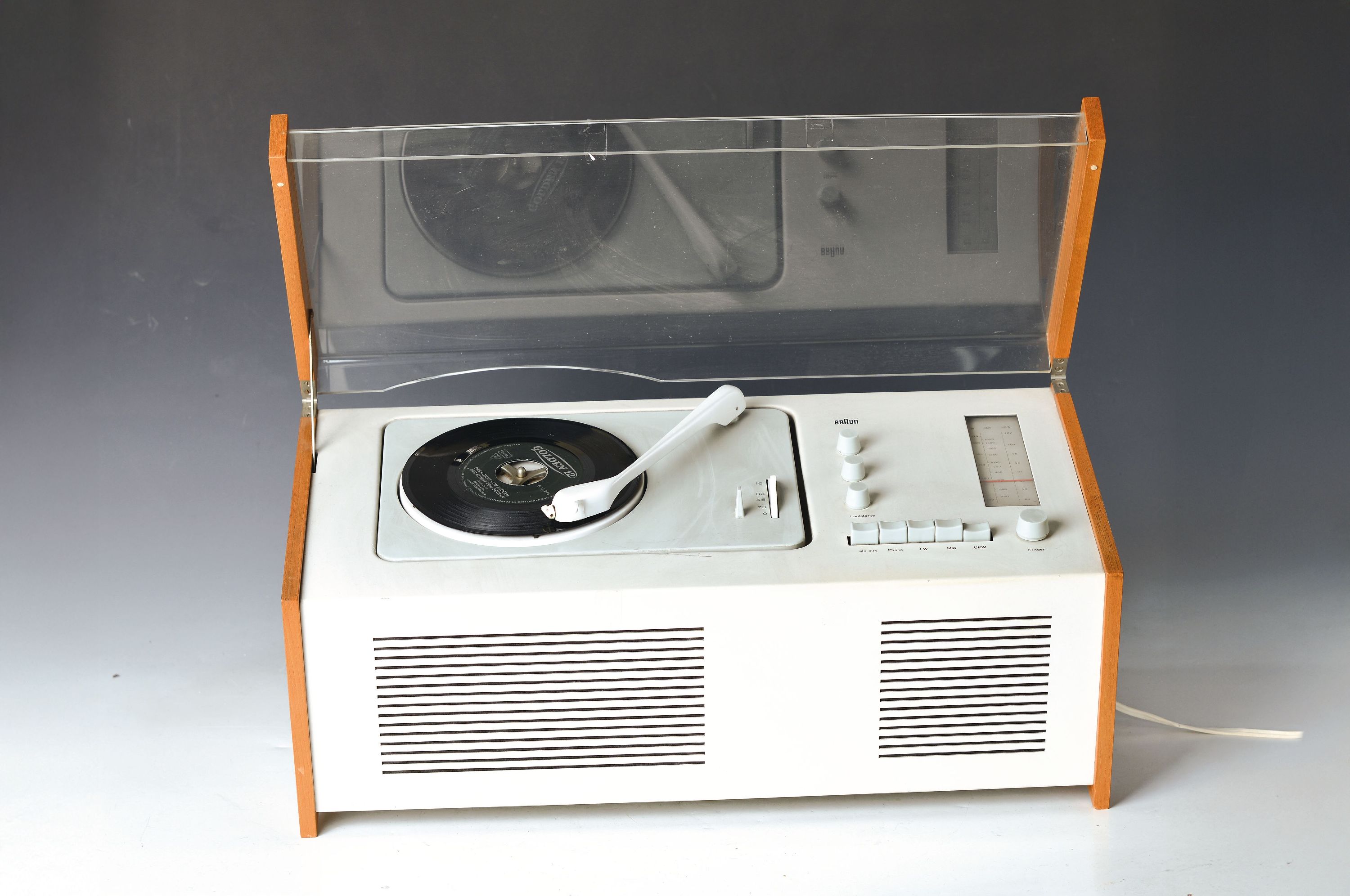 Radio-Phono-Kombingerät, Braun SK 61, Phonosuper, sog. Schneewittchensarg, Entwurf Dieter Rams, Plattenspieler mit Röhrenradio von 1962, erster ...