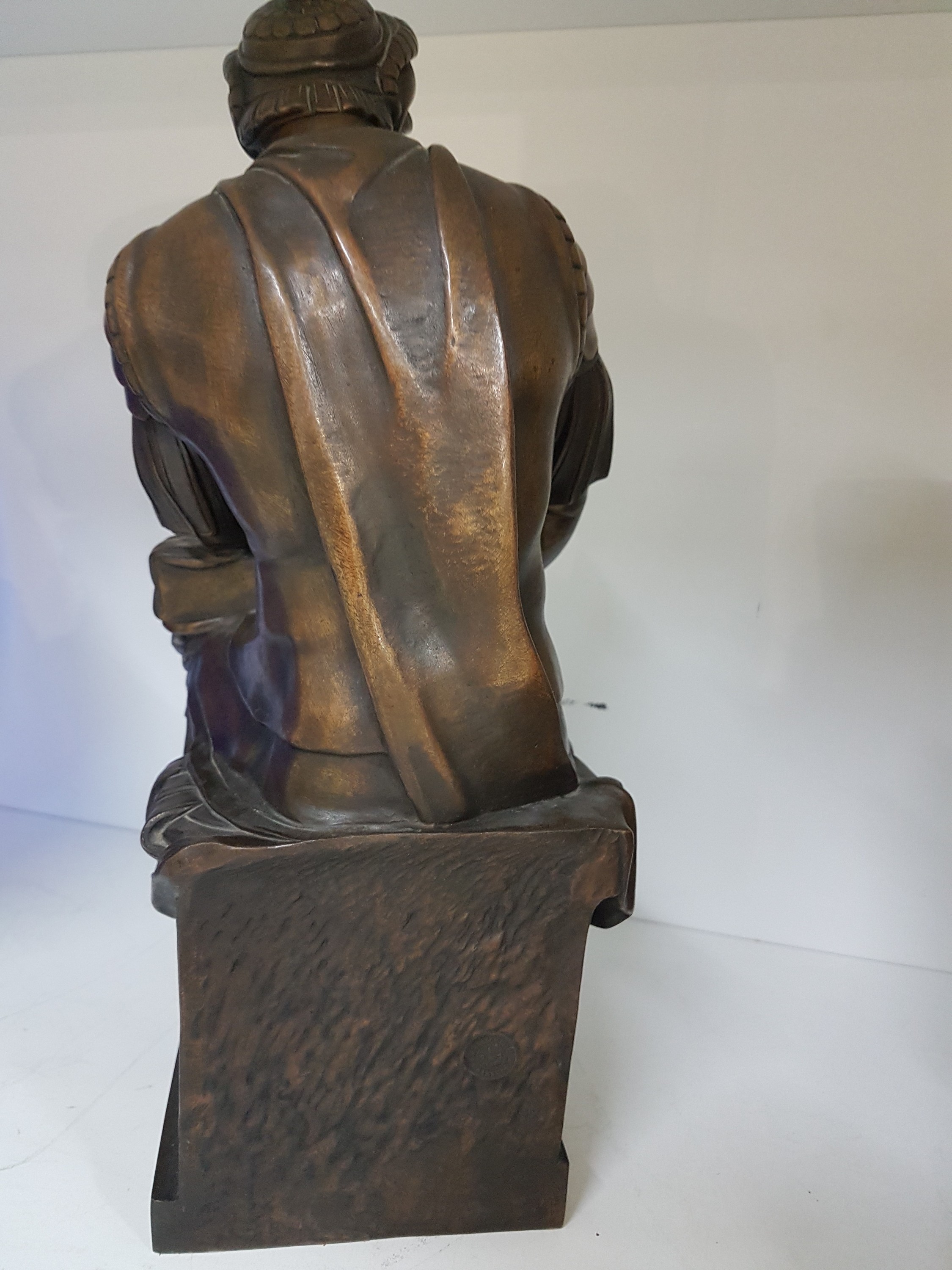 Detail c: Bronzeskulptur, nach Michelangelos Lorenzo de Medici, um 1900, Bronze patiniert, nach dem Vorbild Michelangelos, Darstellung des sitzenden Lorenzo de ...