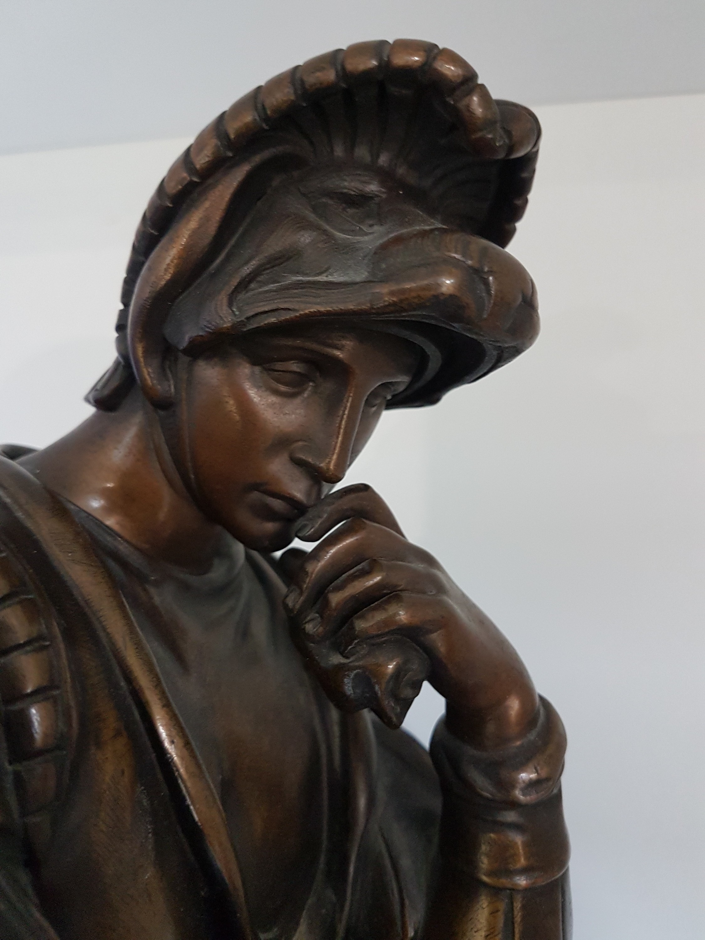 Detail f: Bronzeskulptur, nach Michelangelos Lorenzo de Medici, um 1900, Bronze patiniert, nach dem Vorbild Michelangelos, Darstellung des sitzenden Lorenzo de ...