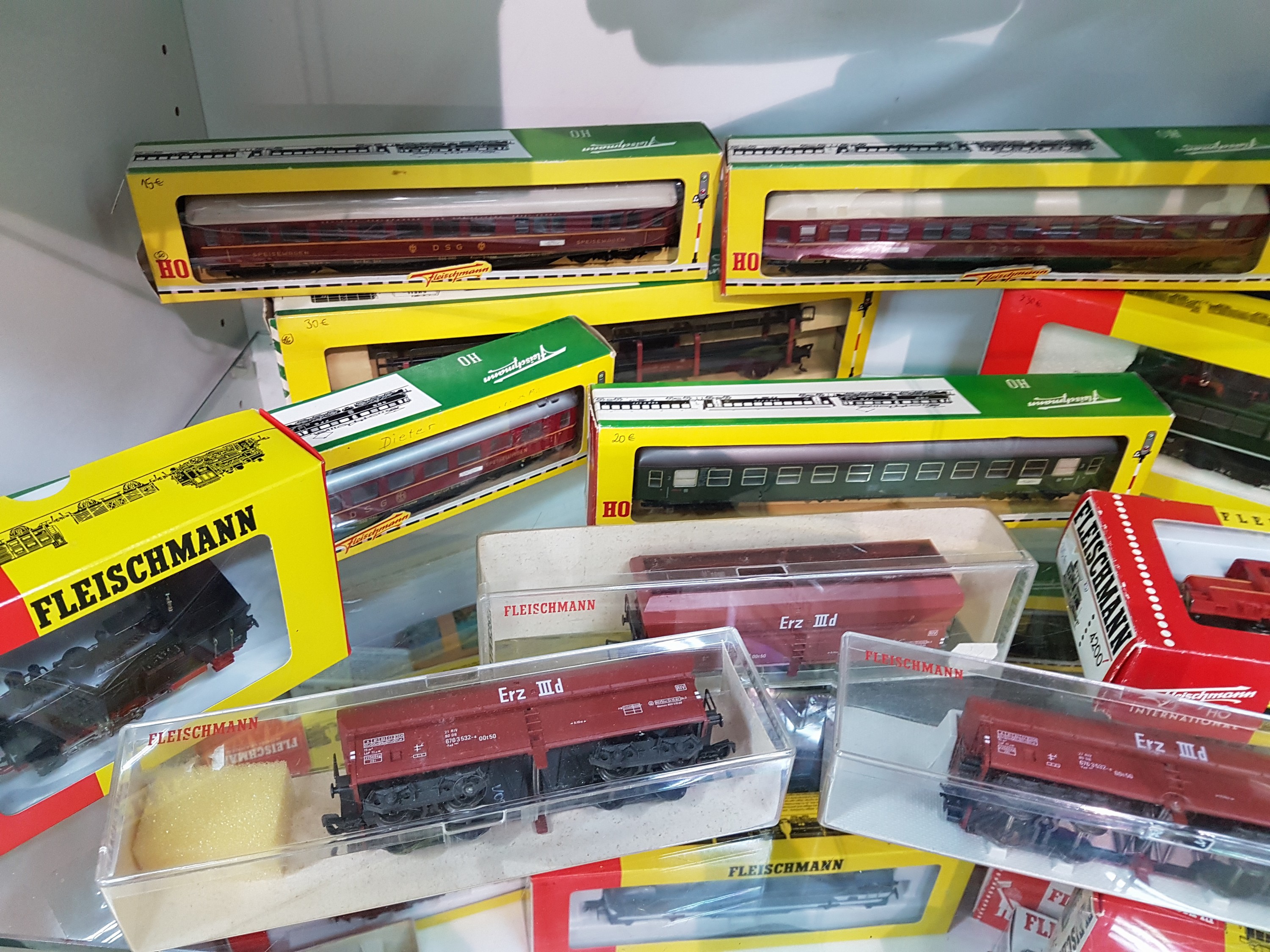 Detail b: Konvolut Modelleisenbahnen Spur H0, Fleischmann, Dampfloks 4010, 4064, 4080, 4093, 4162, 4175 und Loks 1384, 4200, 4350, 4270, 4372, 4281 und 4380; ...