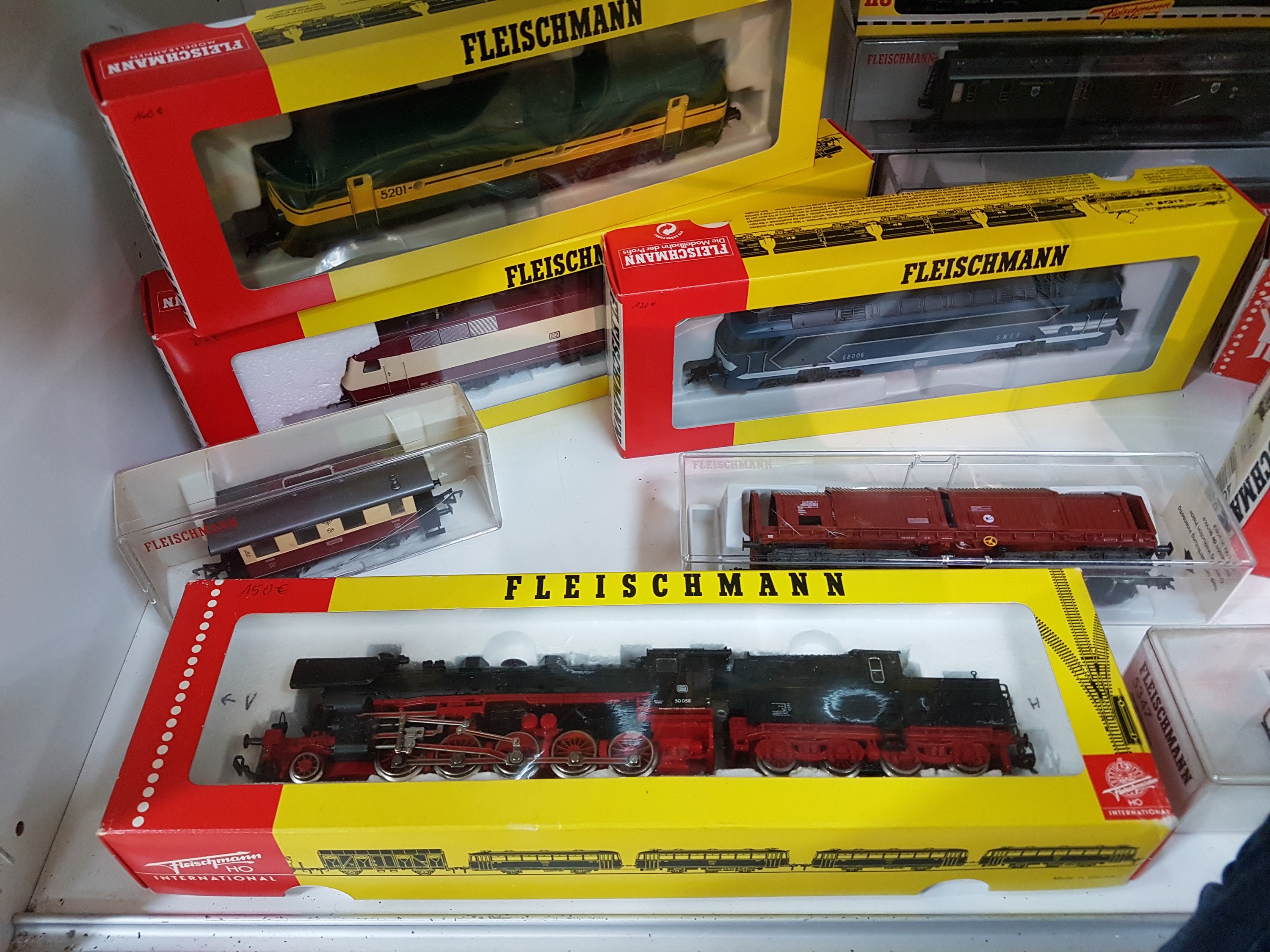 Detail c: Konvolut Modelleisenbahnen Spur H0, Fleischmann, Dampfloks 4010, 4064, 4080, 4093, 4162, 4175 und Loks 1384, 4200, 4350, 4270, 4372, 4281 und 4380; ...