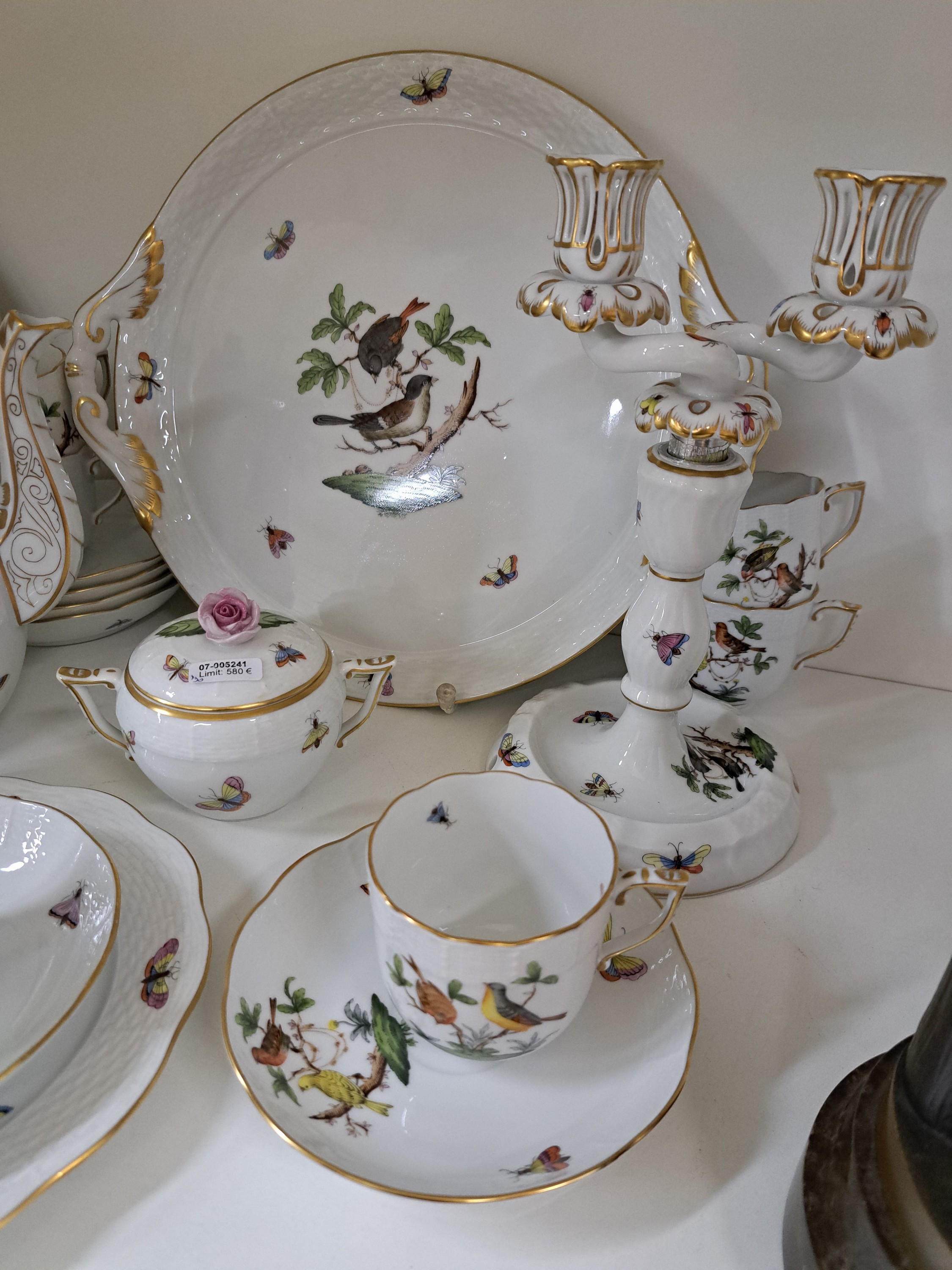 Detail a: Kaffeeservice, Herend, 2. Hälfte 20. Jh., Rothschild, Kaffeekanne, Zuckerdose, acht Tassen mit Untertassen, 8 Dessertteller, D. 19cm, ein ...
