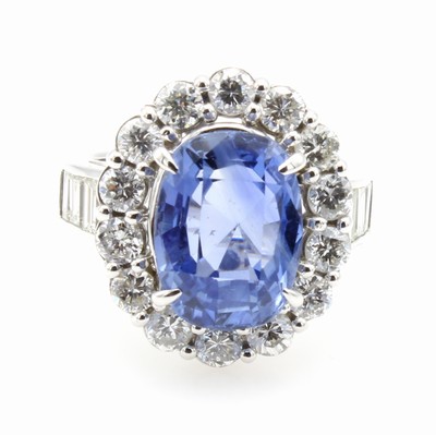 26953957a - Ring mit Ceylon-Saphir und Brillanten, 900er Platin, Saphir ca. 7.79 ct (unerhitzte ...