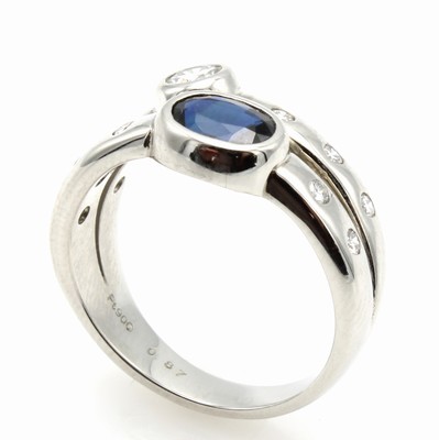 26953959a - Ring mit Brillanten und Saphir, 900er Platin, oval fac. Saphir ca. 0.87 ct, Brill. zus. ...