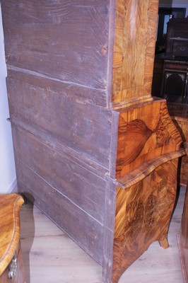 26953965b - Barock-Sekretär/Tabernakel, um 1740/50, Nußbaumfurnier, dreischübige ...