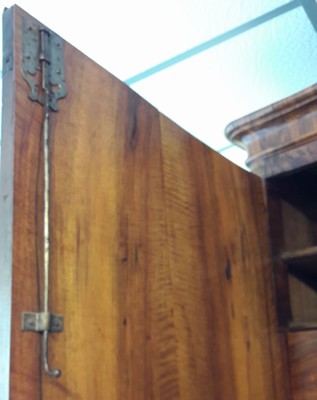 26953965l - Barock-Sekretär/Tabernakel, um 1740/50, Nußbaumfurnier, dreischübige ...