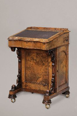 Image Daven-Port/ kleiner Schreibtisch, England, Victorian, um 1860, Nußbaumfurnier, ...