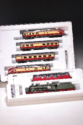 Image Konvolut Modelleisenbahnen Spur H0, Roco, Zugset 43011, Loks 4128A, 43636, 43522, 43216; ...