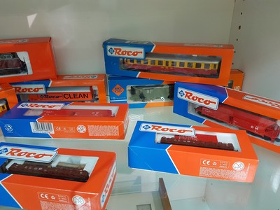 26953973b - Konvolut Modelleisenbahnen Spur H0, Roco, Zugset 43011, Loks 4128A, 43636, 43522, 43216; ...