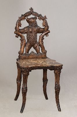 Image sog. Bärenstuhl, wohl Brienz, Schweiz, um 1880/90, Holz geschnitzt, Rücklehne ...