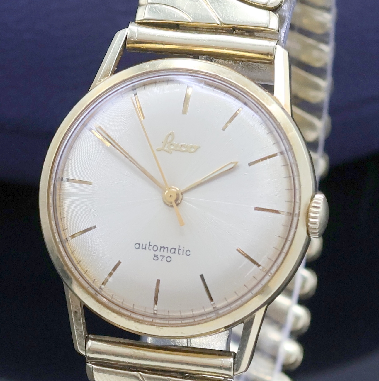 Detail a: LACO Herrenarmbanduhr in GG 585/000, Deutschland um 1970, Automatik, Boden verschr., neutr. Flexband m. Goldhauben in GG 585/000, silb. Zifferbl. m. ...