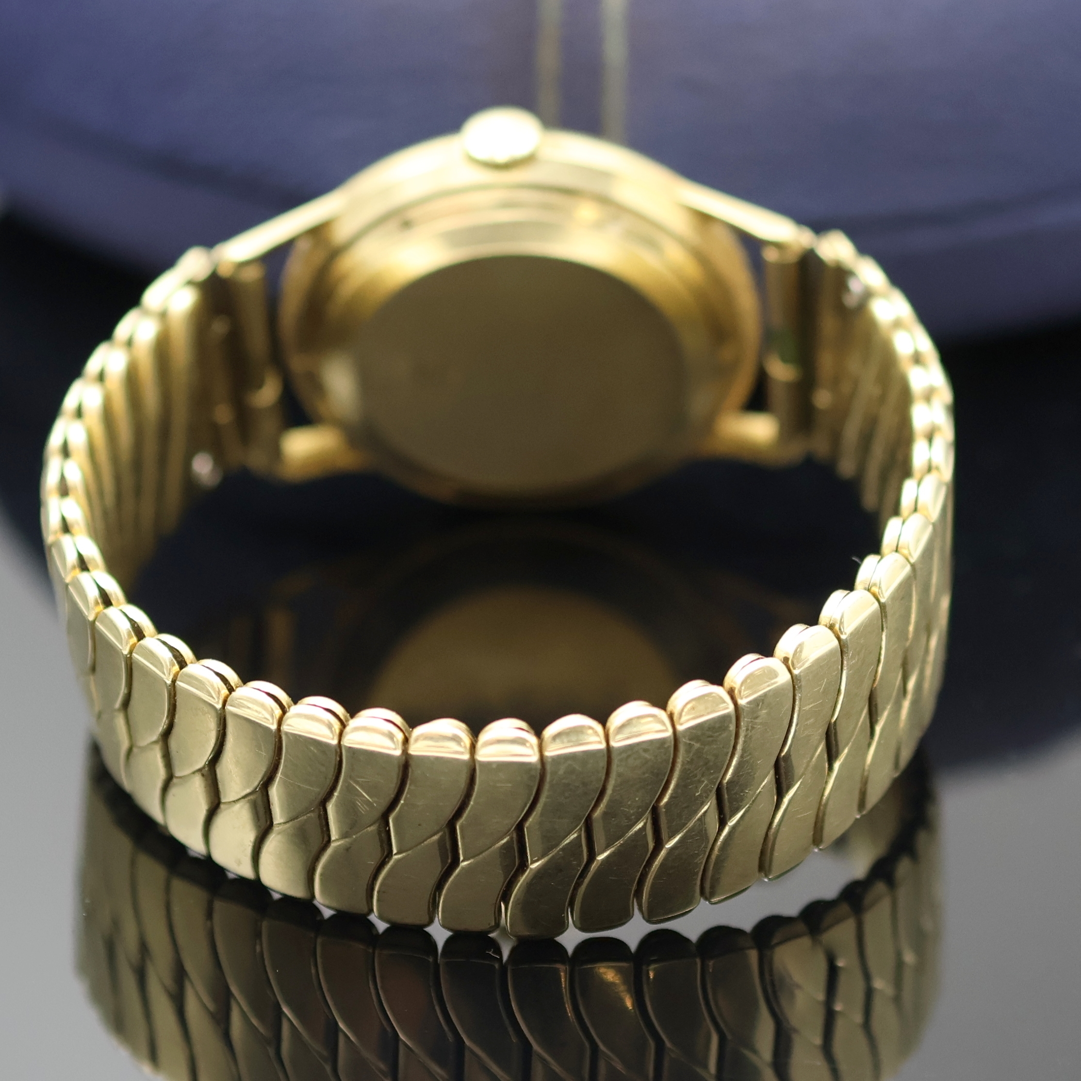 Detail b: LACO Herrenarmbanduhr in GG 585/000, Deutschland um 1970, Automatik, Boden verschr., neutr. Flexband m. Goldhauben in GG 585/000, silb. Zifferbl. m. ...