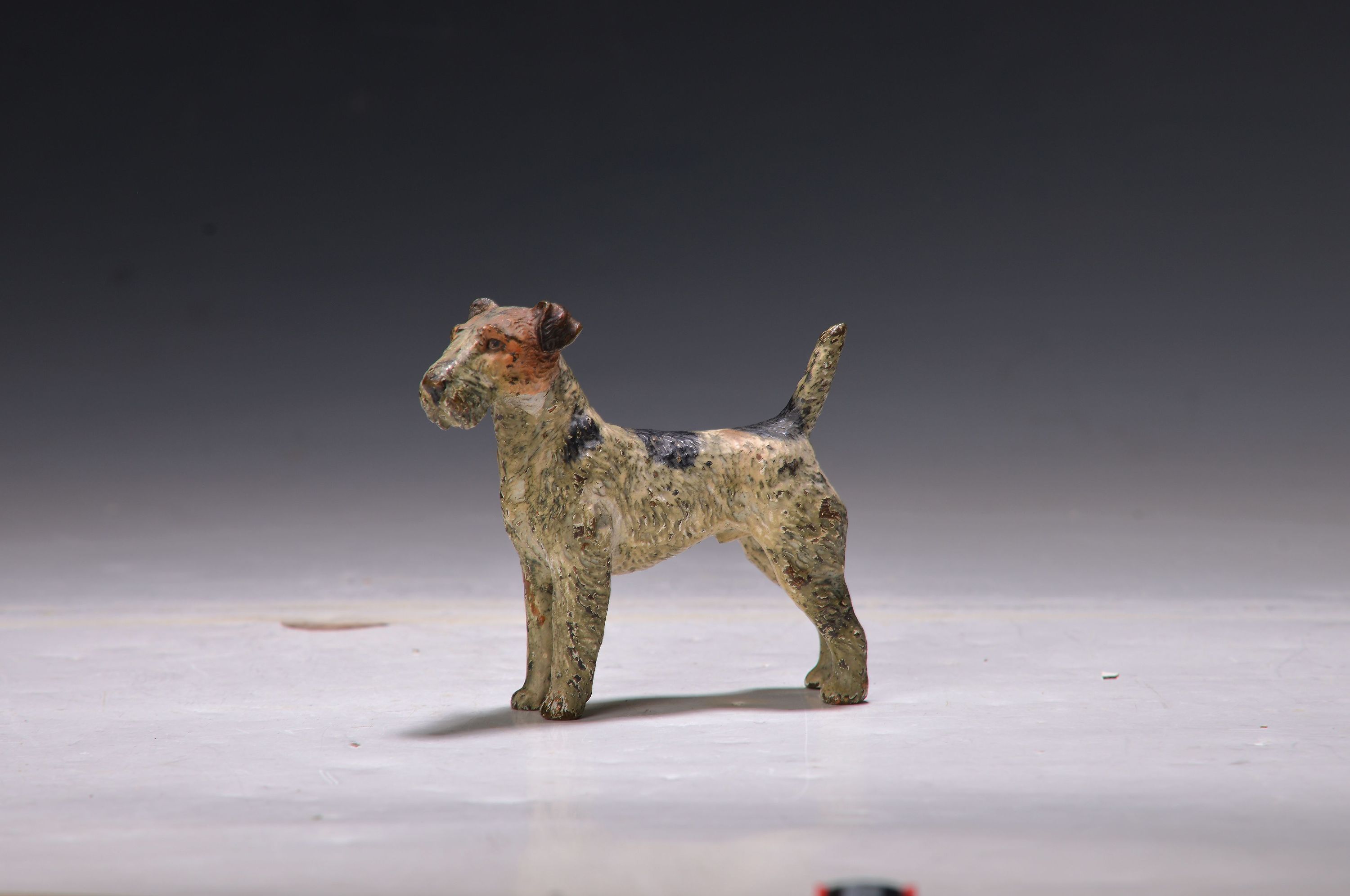 Image 26954970 - Große Wiener Bronze, um 1900, stehender Foxterrier, naturalistisch polychrom staffiert, ...