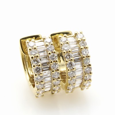 Image Paar kleine Creolen mit Brillanten und Diamanten, GG 750/000, 21 Diamanttrapeze zus. ca. ...