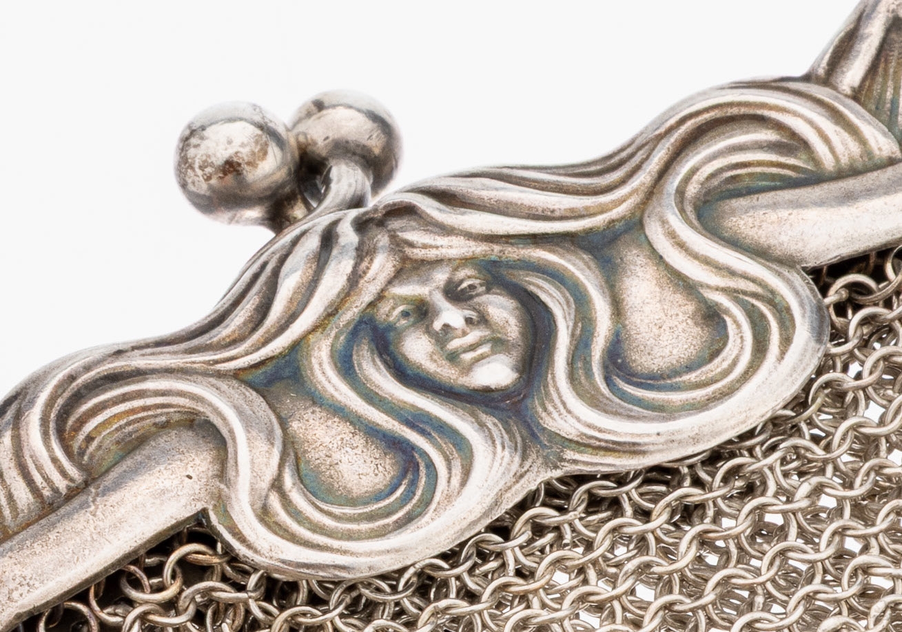 Detail a: Ausgefallenes Jugendstil-Geldtäschchen, Frankreich um 1900, 800er Silber, Eberkopf- punzen, Meistermarke in Raute, verschlagen wohl BAUDET, Bügel ...