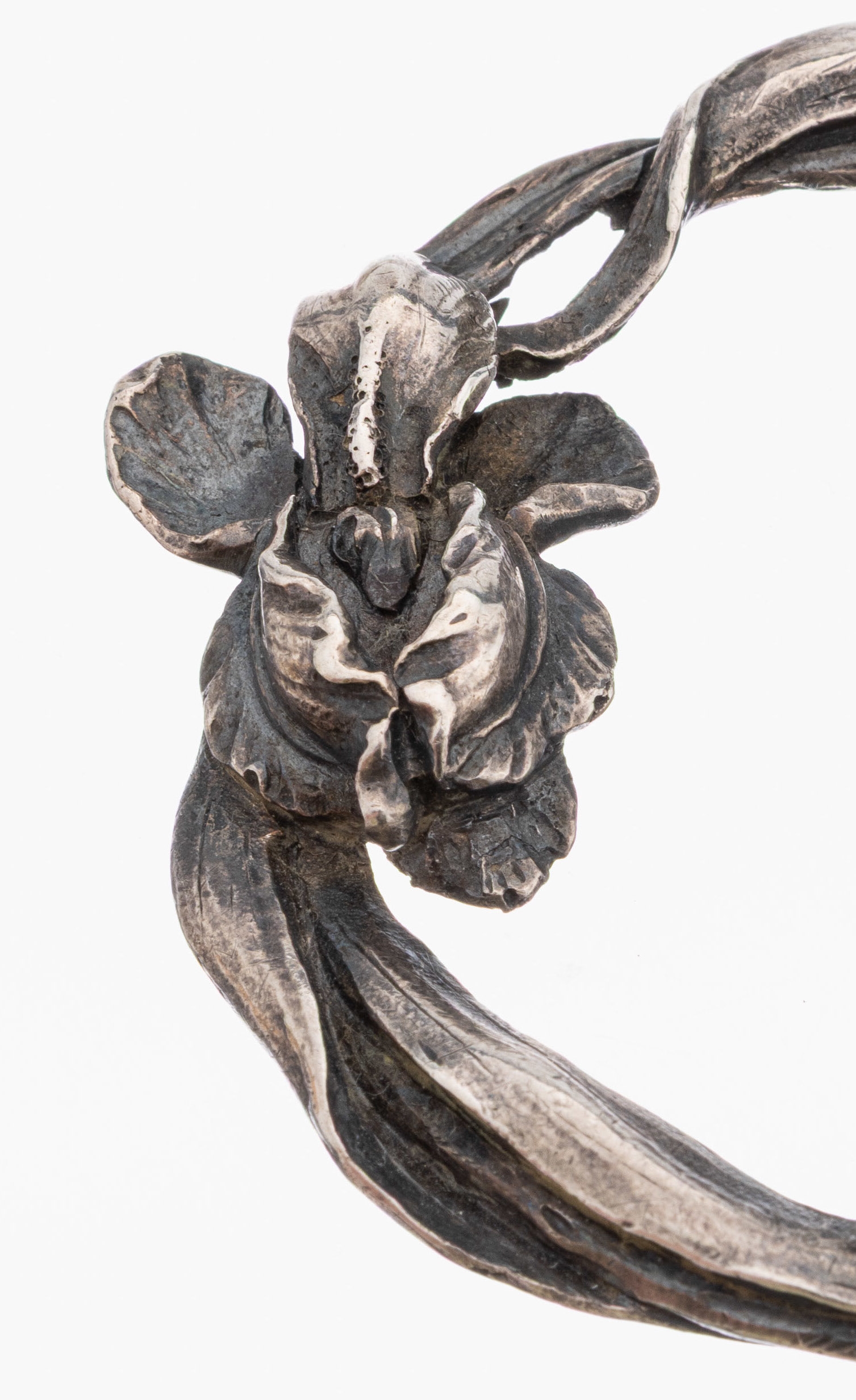 Detail a: Jugendstil-Gürtelschließe, Frankreich um 1900, 800er Silber, Eberkopfpunze, Meistermarke in Raute BAUDET, asymm. Aufbau, plastischer Dekor mit ...