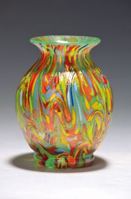 Image 26955023 - Kleine Vase, Loetz Klostermühle, um 1925, jadefarbenes Glas mit zahlreichen dichten ...