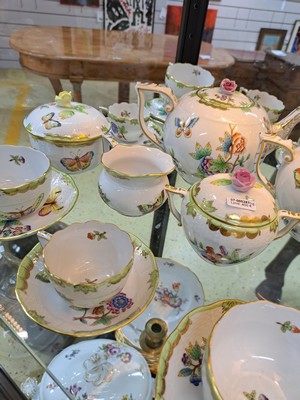 26955083c - Teeservice, Herend Ungarn, Dekor Viktoria, kleine und große Teekanne, zwei ...