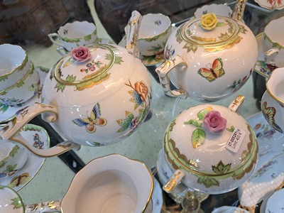 26955083d - Teeservice, Herend Ungarn, Dekor Viktoria, kleine und große Teekanne, zwei ...