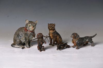 Image 26955087 - Fünf Metallskulpturen, um 1900, Katze als Spardose, Metallguss, bunt staffiert, ...