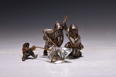 Image 26955089 - Drei Metallskulpturen, um 1900, Zwergenpaar beim Meiseln, u. Stemmen, H.ca. 7.5/8.5 cm, ...
