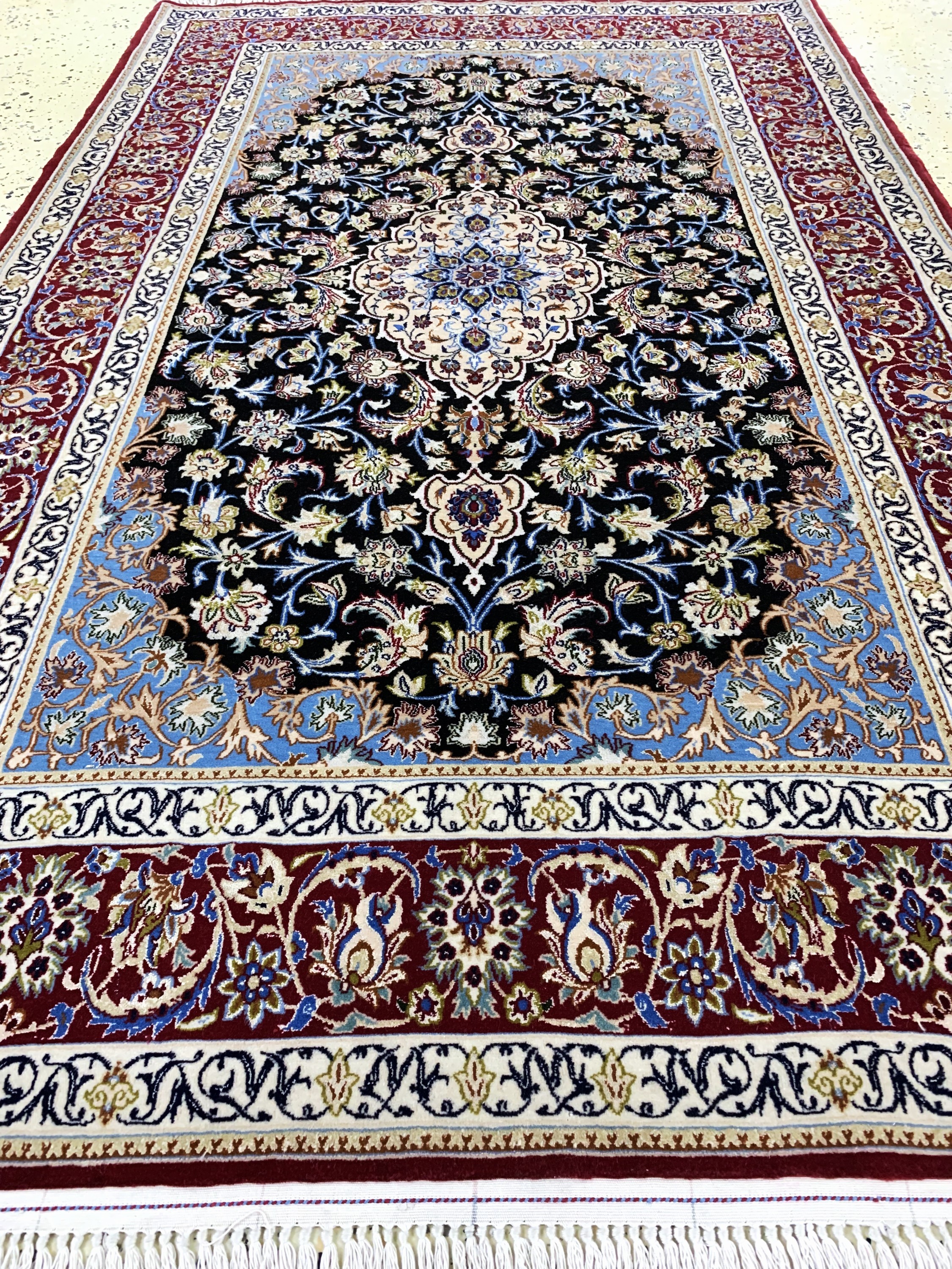 Detail d: Esfahan fein, Persien, Mitte 20.Jhd, Korkwolle mit und auf Seide, ca. 175 x 108 cm,ca. 1,0 Mio. Kn/qm, EHZ: 1-2