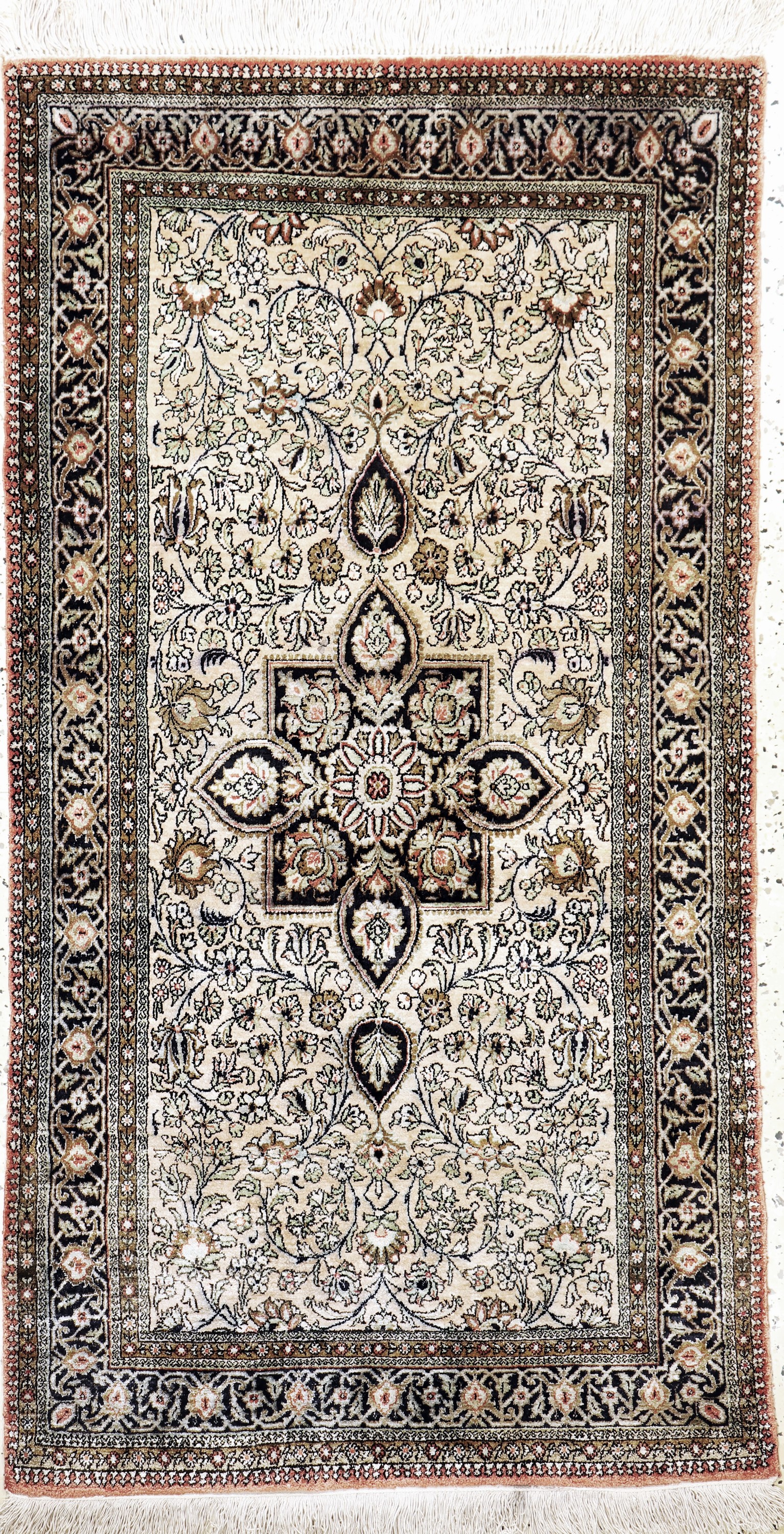 Ghom Seide, Persien, Mitte 20.Jhd, reine Naturseide, ca. 151 x 81 cm, verfärbt, EHZ: 2