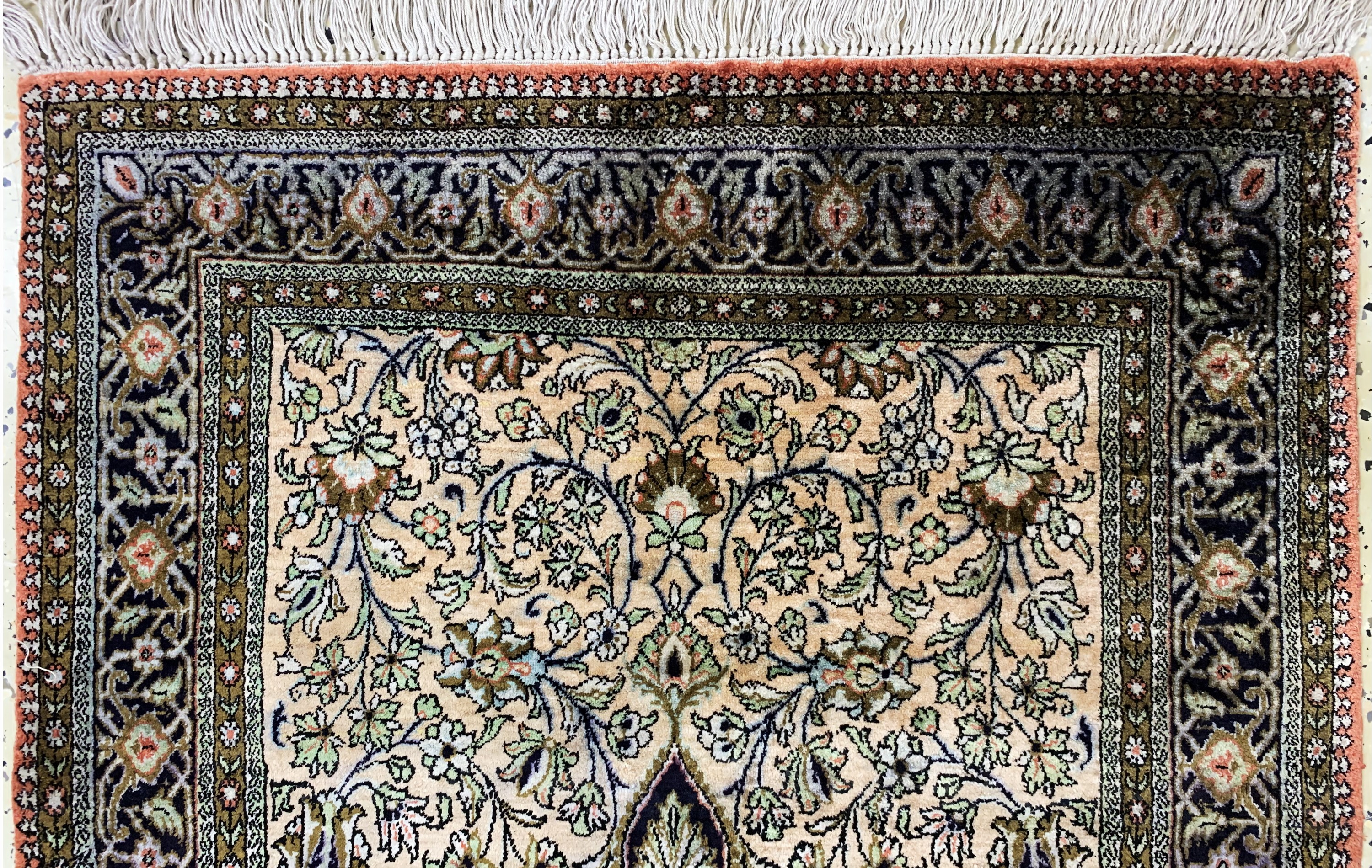 Detail a: Ghom Seide, Persien, Mitte 20.Jhd, reine Naturseide, ca. 151 x 81 cm, verfärbt, EHZ: 2