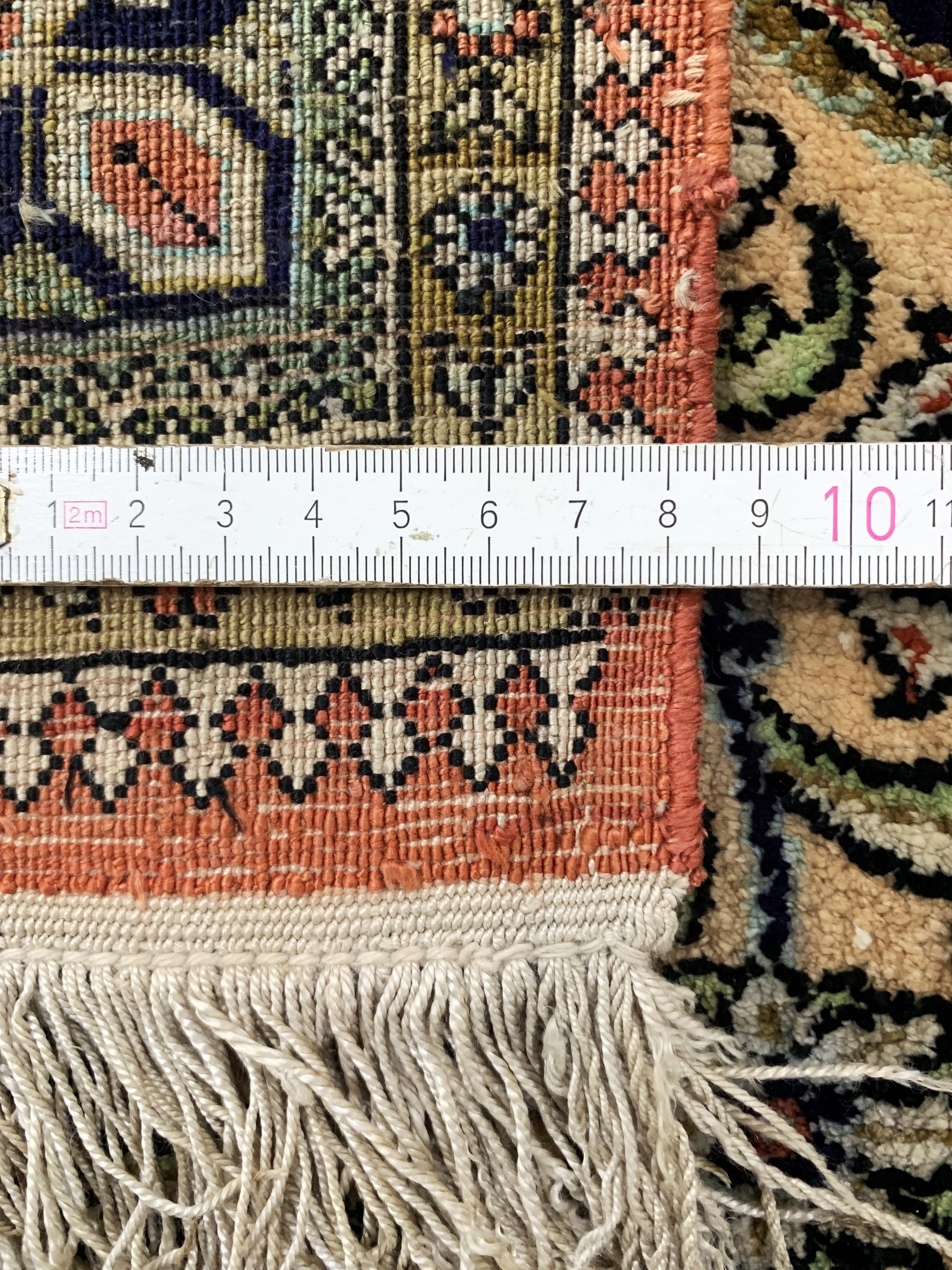 Detail e: Ghom Seide, Persien, Mitte 20.Jhd, reine Naturseide, ca. 151 x 81 cm, verfärbt, EHZ: 2
