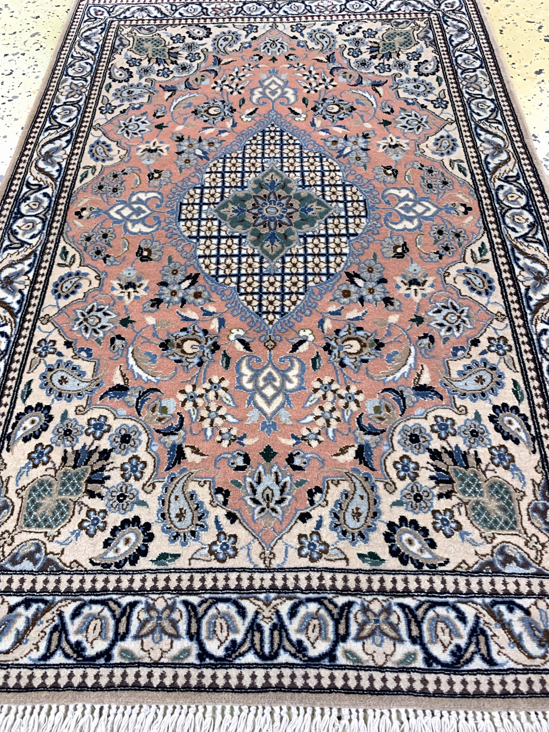 Detail d: Nain fein(6 La), Persien, Mitte 20.Jhd, Korkwolle mit Seide, ca. 89 x 60 cm, ca. 1,0 Mio. Kn/qm, EHZ: 2