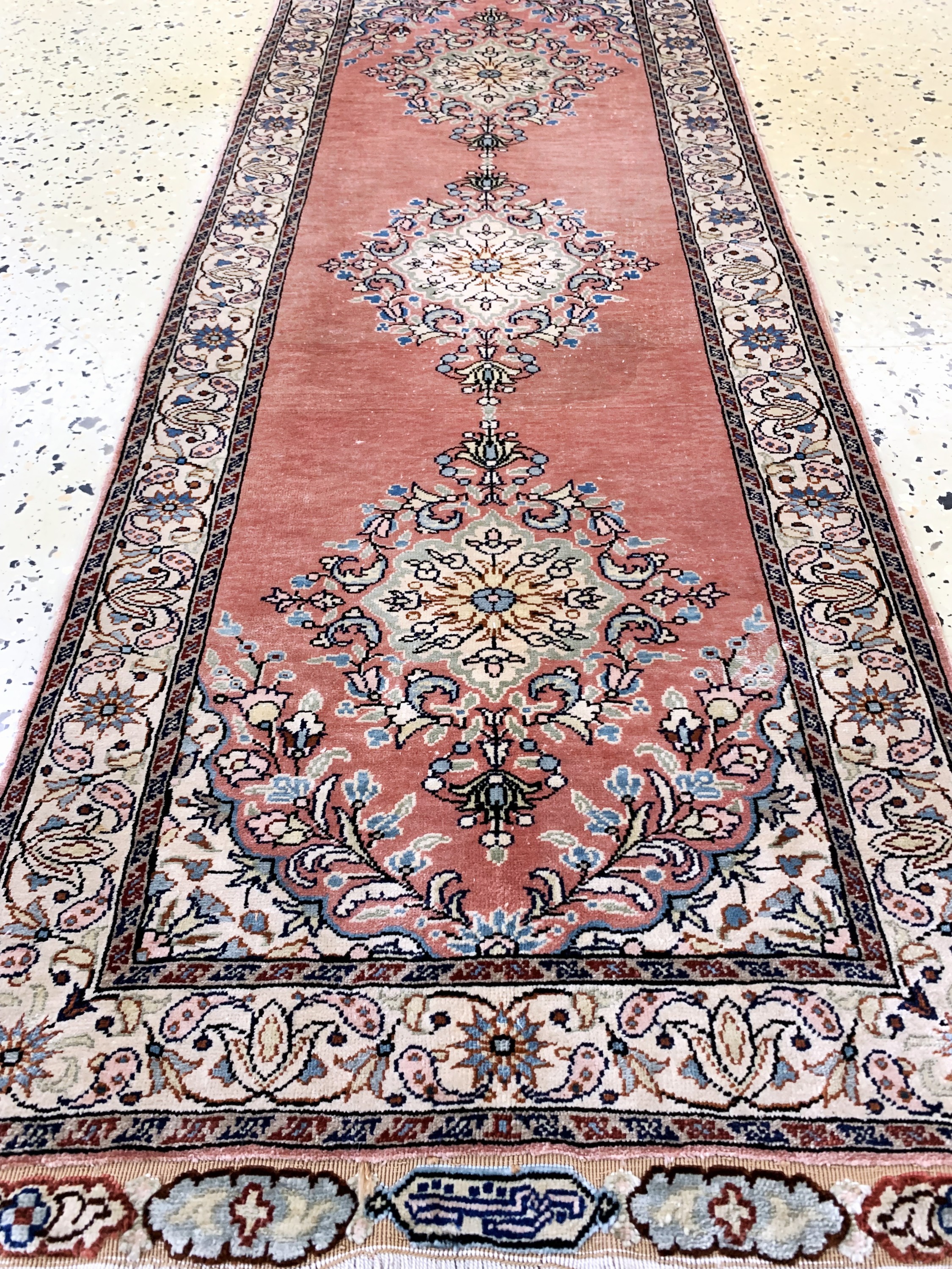 Detail c: Kayseri Seide, Türkei, Mitte 20.Jhd, reine Naturseide, ca. 118 x 44 cm, Reinigungsbedürftig, EHZ: 2