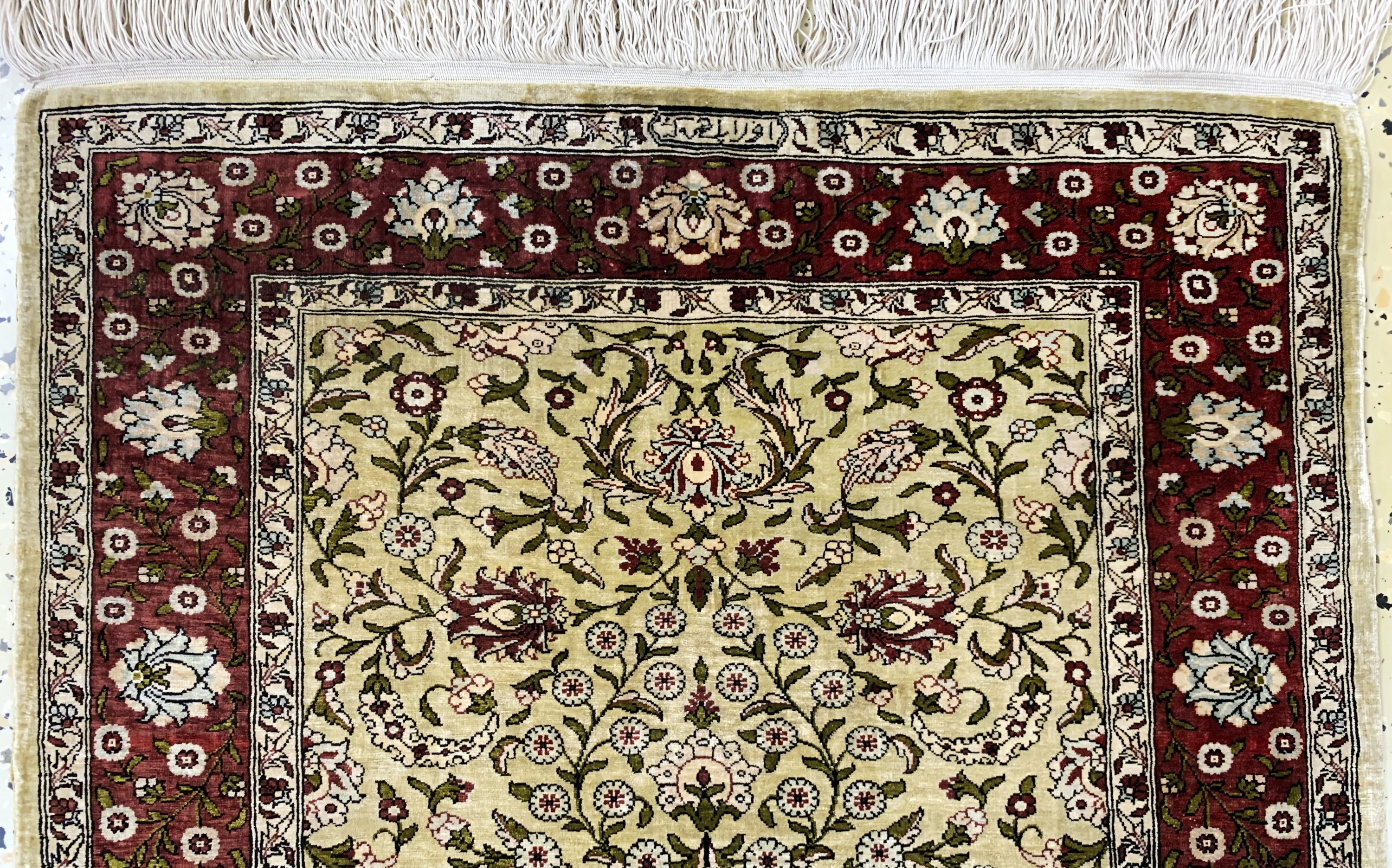 Detail a: Hereke Seide fein Türkei, signiert"Özipek",Mitte 20.Jhd, reine Naturseide, ca. 85 x 63 cm, ca. 1,0 Mio. Kn/qm, EHZ: 1-2