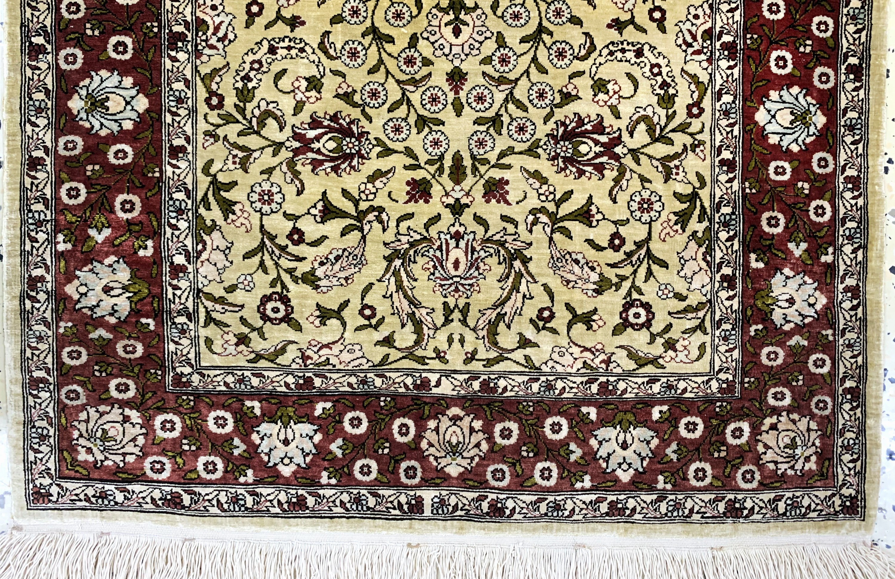Detail c: Hereke Seide fein Türkei, signiert"Özipek",Mitte 20.Jhd, reine Naturseide, ca. 85 x 63 cm, ca. 1,0 Mio. Kn/qm, EHZ: 1-2