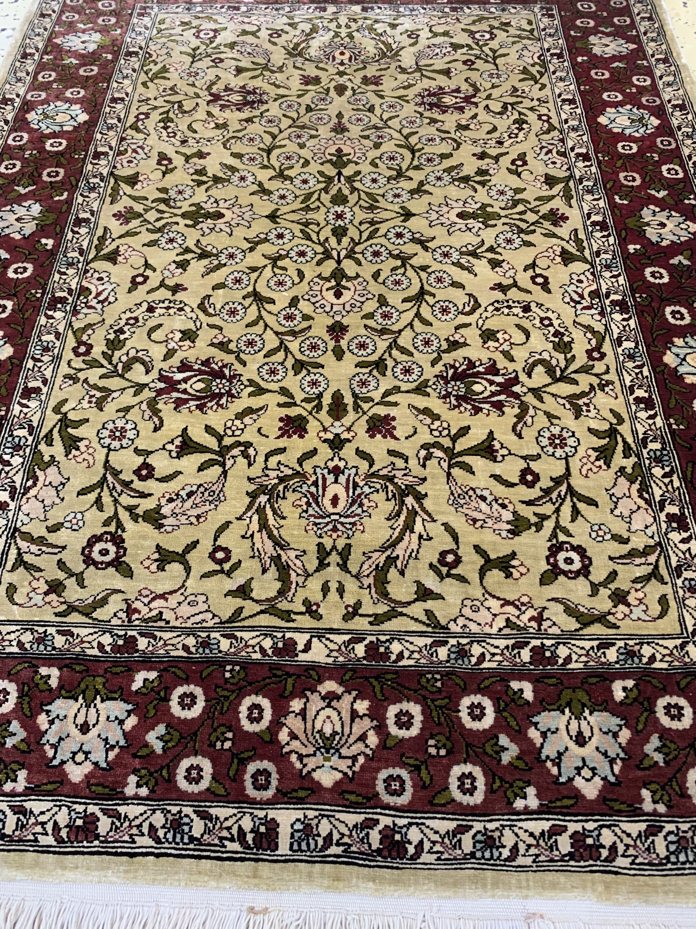 Detail e: Hereke Seide fein Türkei, signiert"Özipek",Mitte 20.Jhd, reine Naturseide, ca. 85 x 63 cm, ca. 1,0 Mio. Kn/qm, EHZ: 1-2
