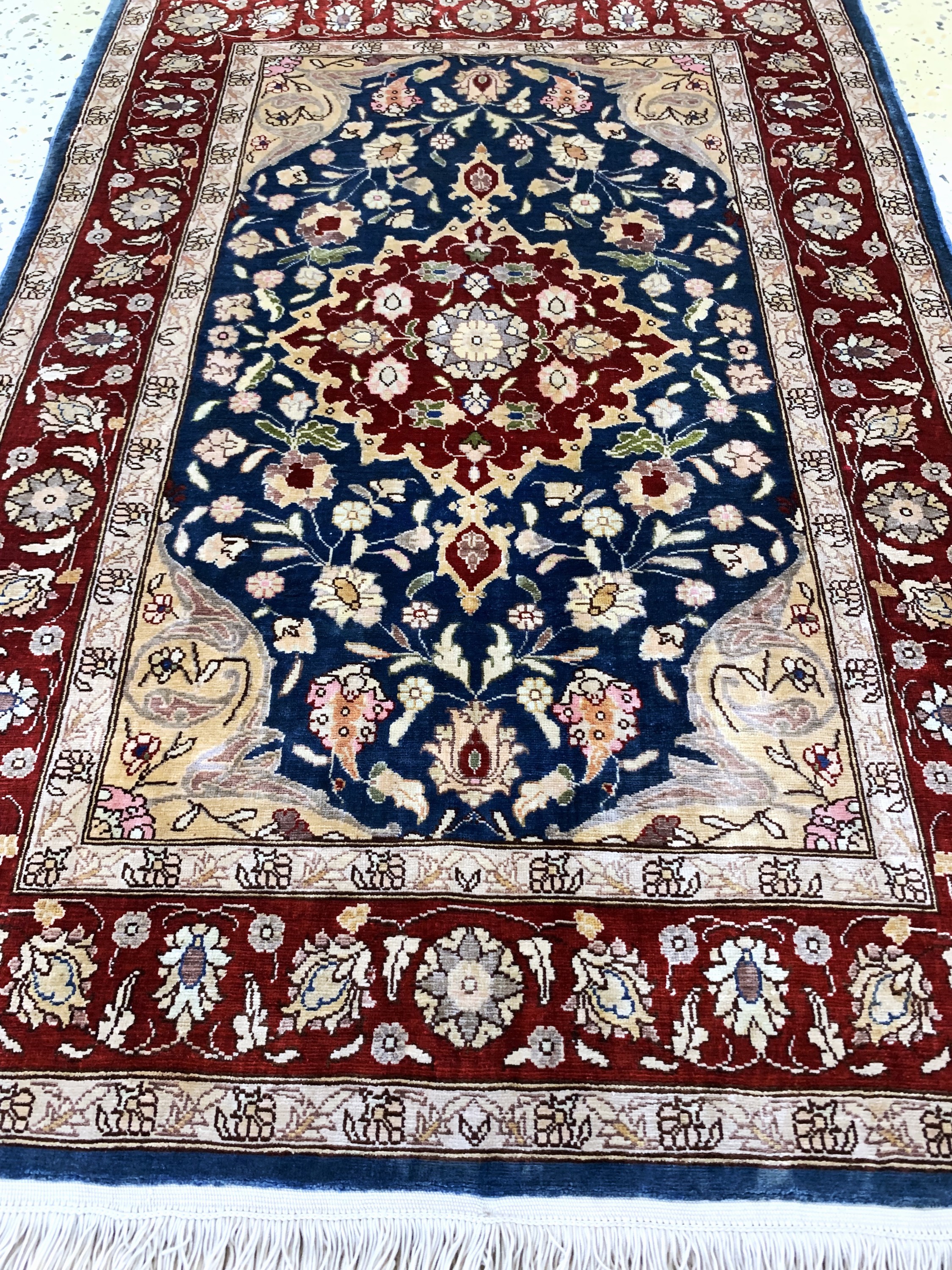 Detail e: Hereke Seide fein signiert, Türkei, Mitte 20.Jhd, reine Naturseide, ca. 79 x 54 cm, ca. 1,0 Mio. Kn/qm, EHZ: 1-2