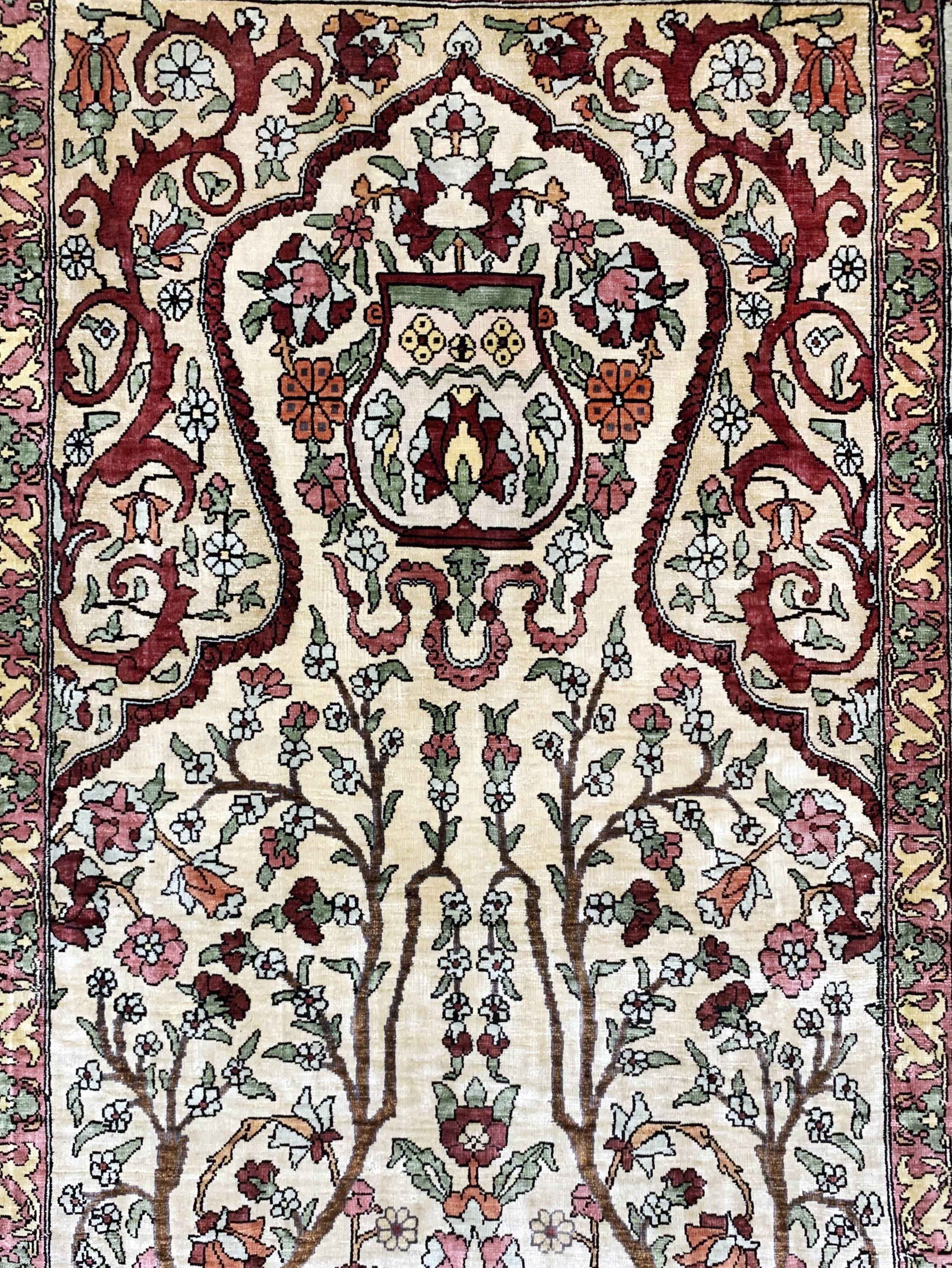 Detail b: Hereke Seide fein signiert, Türkei, Anfang 20.Jhd, reine Naturseide, ca. 91 x 61 cm, ca. 1,0 Mio. Kn/qm, EHZ: 2