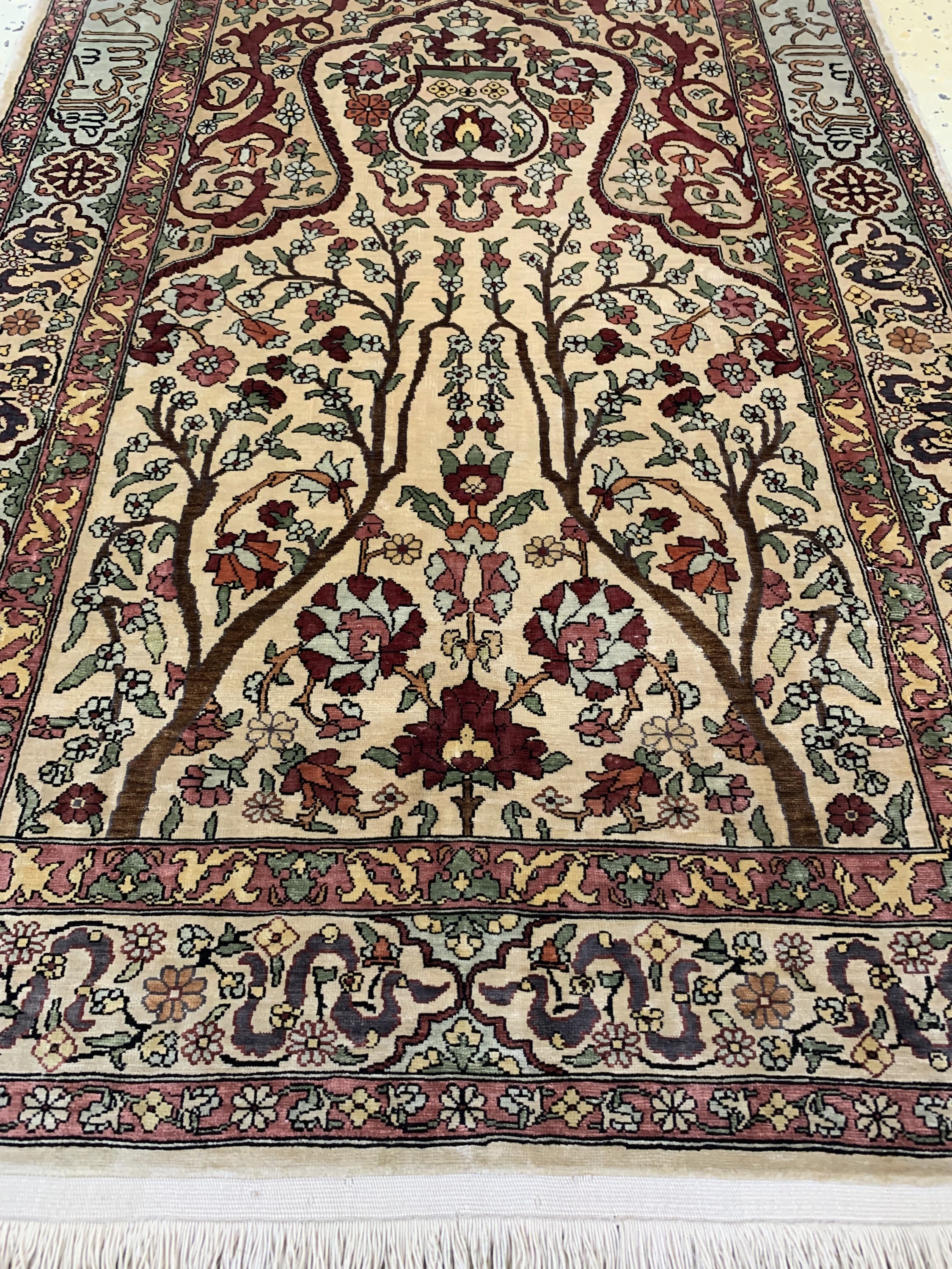 Detail e: Hereke Seide fein signiert, Türkei, Anfang 20.Jhd, reine Naturseide, ca. 91 x 61 cm, ca. 1,0 Mio. Kn/qm, EHZ: 2