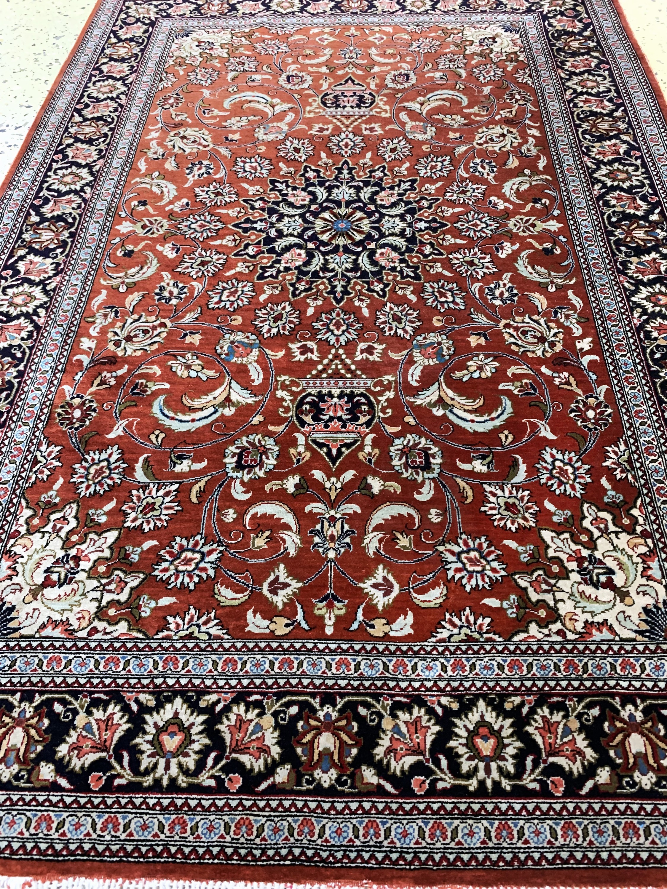 Detail d: Ghom Seide fein, Persien, Ende 20.Jhd, reine Naturseide, ca. 113 x 77 cm, ca. 1,0 Mio. Kn/qm, EHZ: 1-2