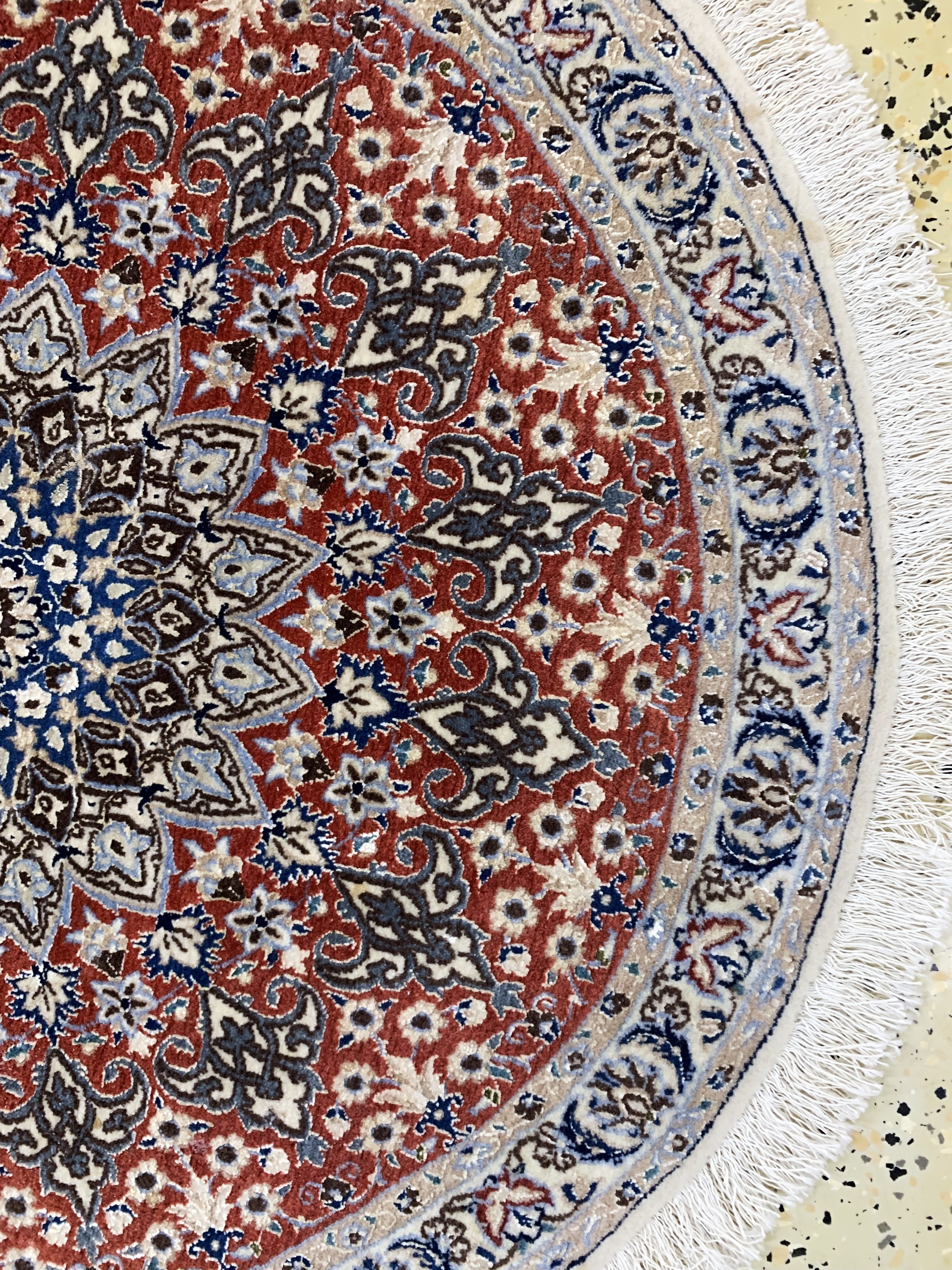 Detail a: Nain fein(6 La), Persien, Mitte 20.Jhd, Korkwolle mit Seide, Durchmesser: ca. 80 cm, ca. 1,0 Mio. Kn/qm, EHZ: 1-2