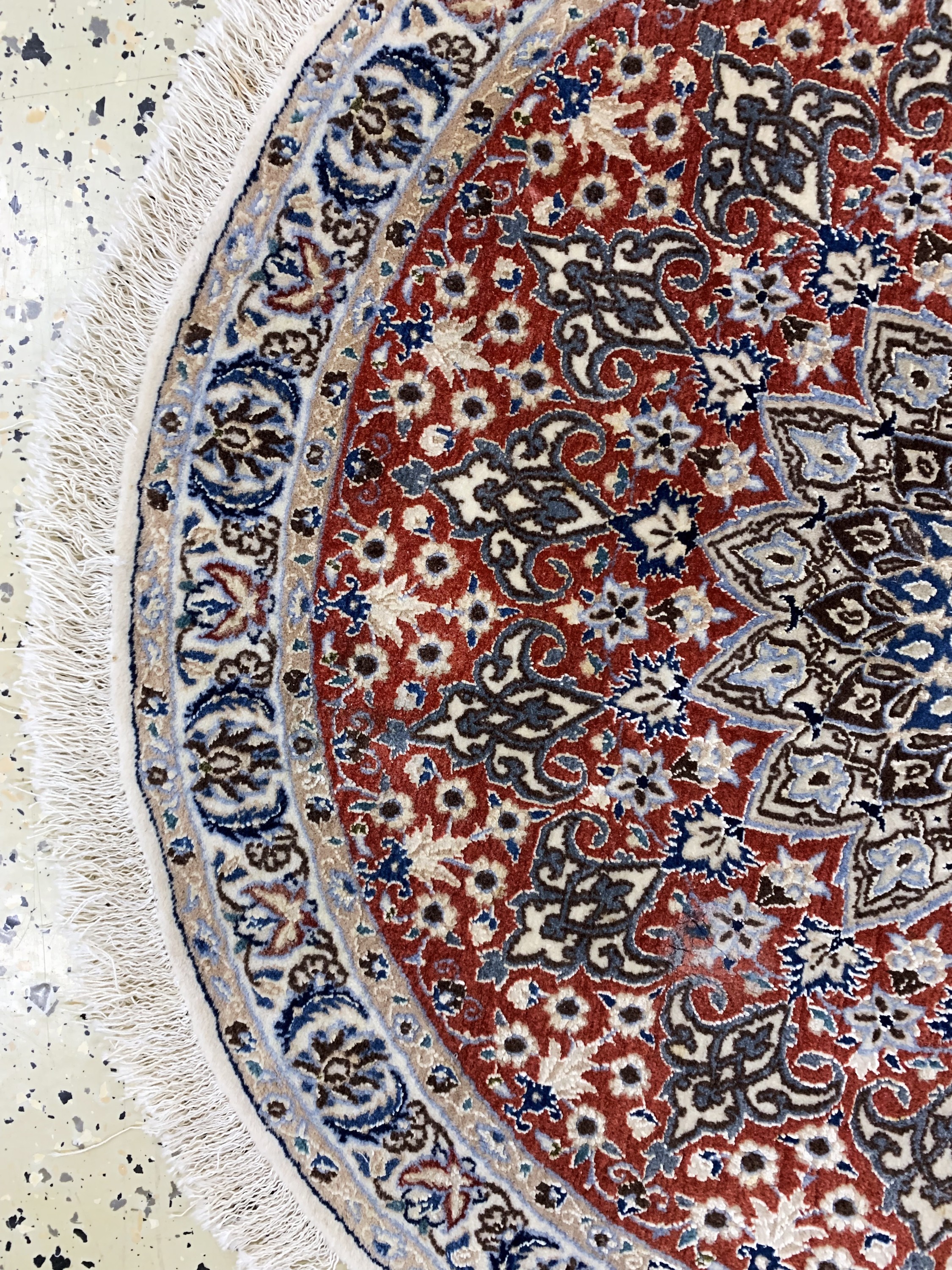 Detail b: Nain fein(6 La), Persien, Mitte 20.Jhd, Korkwolle mit Seide, Durchmesser: ca. 80 cm, ca. 1,0 Mio. Kn/qm, EHZ: 1-2