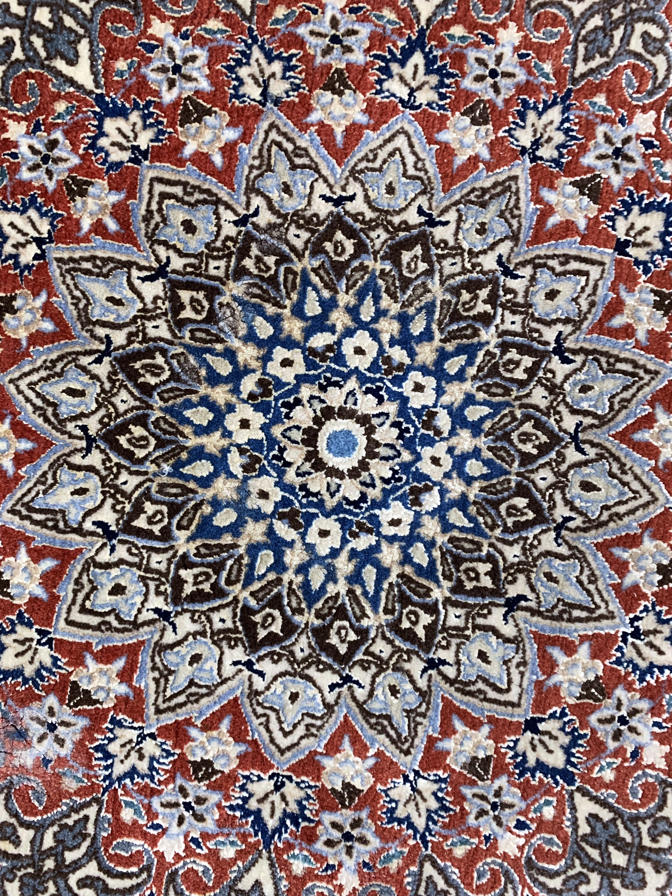 Detail c: Nain fein(6 La), Persien, Mitte 20.Jhd, Korkwolle mit Seide, Durchmesser: ca. 80 cm, ca. 1,0 Mio. Kn/qm, EHZ: 1-2