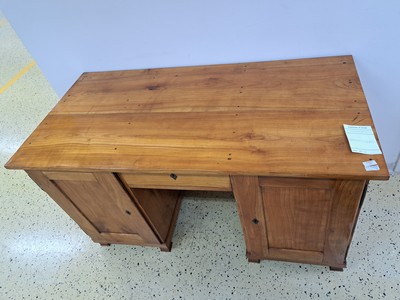 26955155c - Biedermeier Schreibtisch, um 1830/40, Kirschbaumfurnier, eine Schublade, zwei Türen, ...
