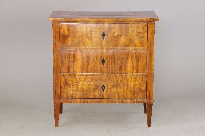 Image 26955158 - Biedermeier Kommode, um 1830/40, Nußbaumfurnier, 3 Schubladen, ca. 84.5 x 80 x 48 ...