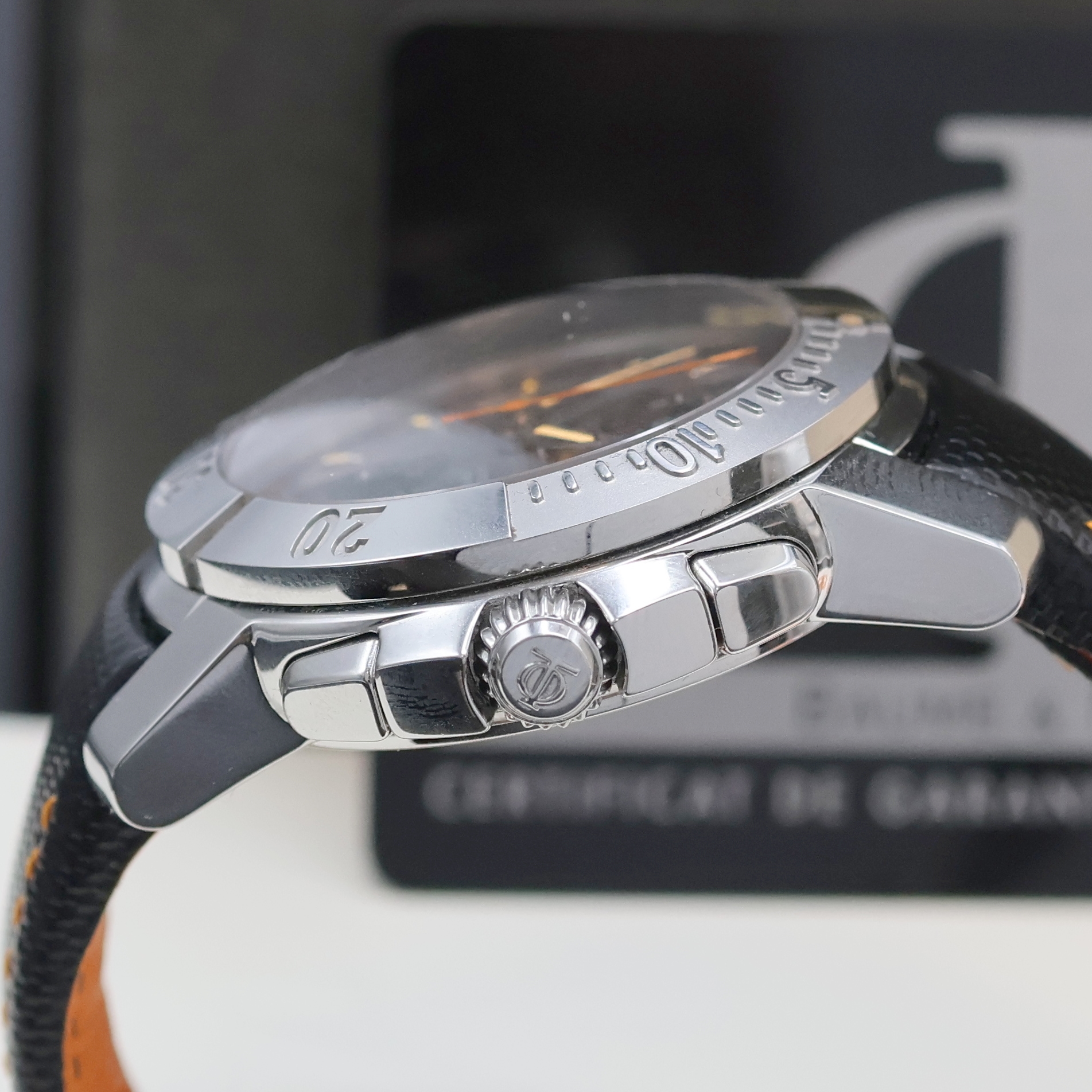 Detail d: BAUME & MERCIER Armbandchronograph Capeland Referenz 65405, Schweiz verk. lt. Pap. 12/2003, Automatik, Lünette eins. rast. drehb., Boden u. Krone ...